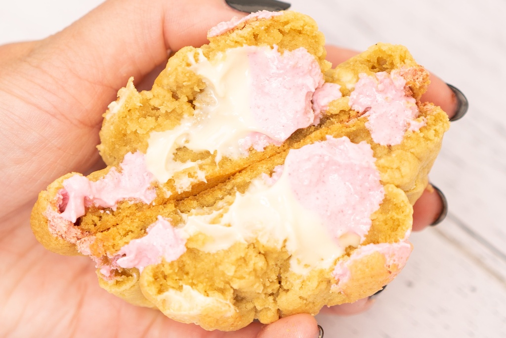 Raspberry White Chocolate Cookie