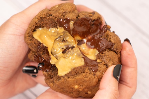 [PEANUT BUTTER CHOC CHIP] Peanut Butter Chocolate Chip Cookie